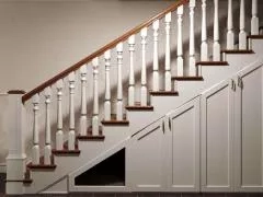 пространство под лестницей