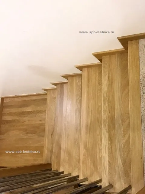 лестница с 2 площадками из дуба и сосны