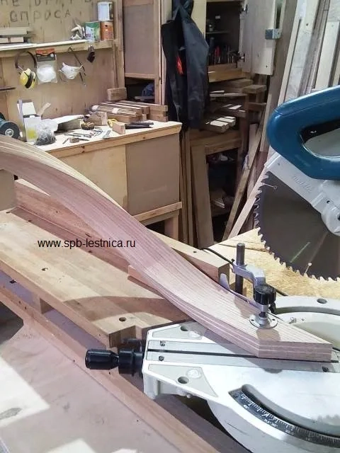 изготовление гнутых перил из дерева