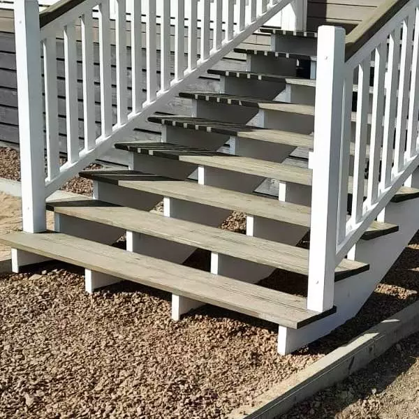 лестница на террасу с ограждением