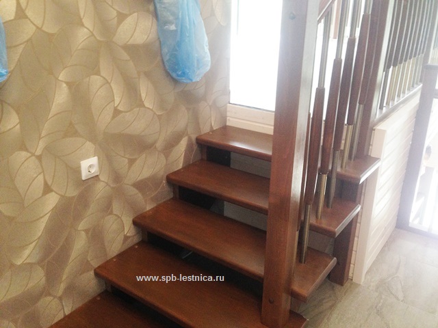 деревянная лестница с 5 ступенями