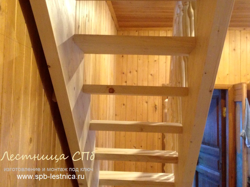 лестница из сосны сделана на косоуре