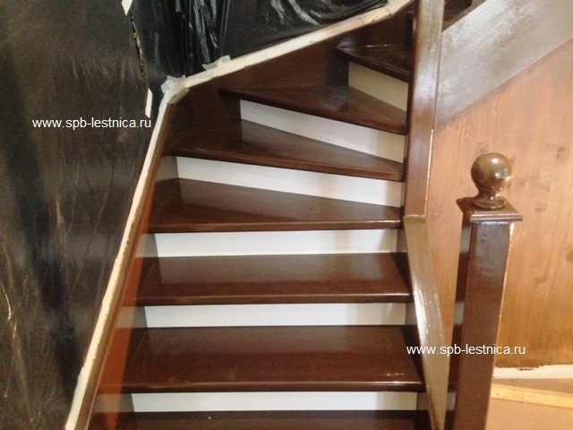 ремонт деревянной лестницы с покраской