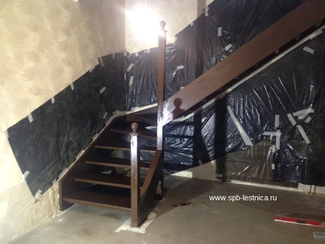 ремонт деревянной лестницы с покраской