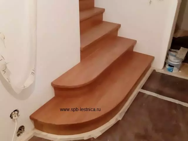 облицовка бетонной лестницы буком