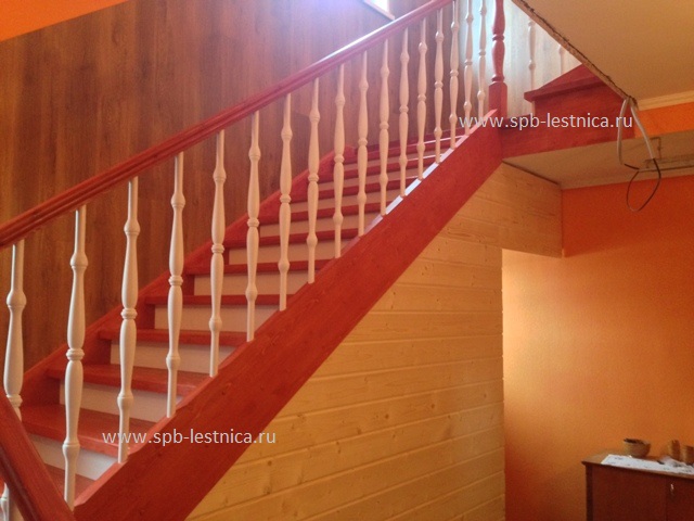 лестница из сосны с покраской