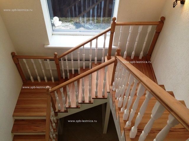 деревянная лестница из бука и сосны