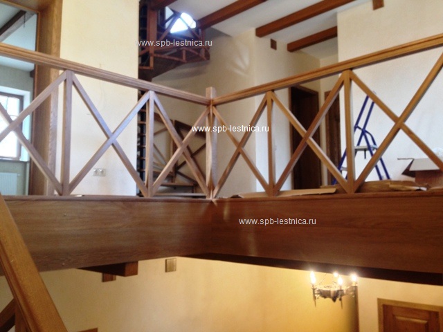деревянная лестница из дуба