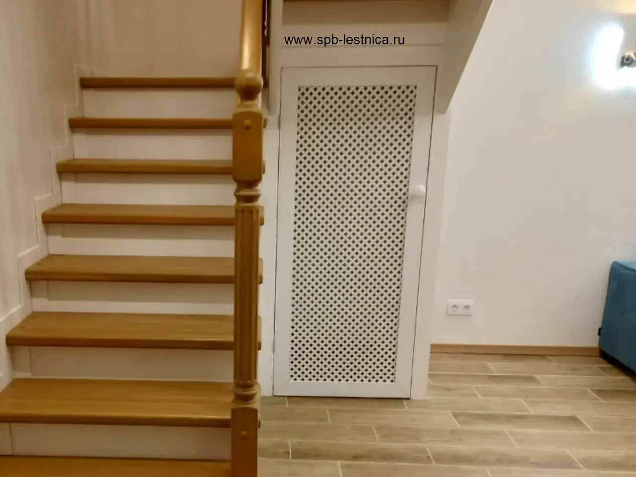 Как сделать кладовку под лестницей своими руками в частном доме