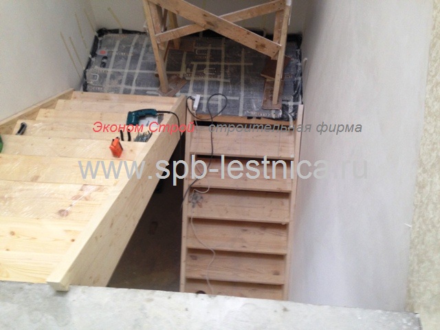 изготовление и установка деревянной лестницы