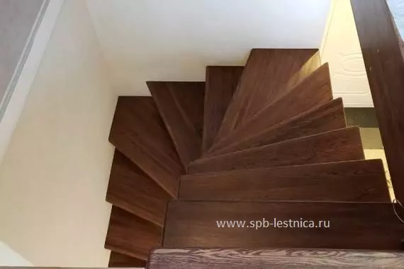 металлическая лестница с 4 поворотными ступенями