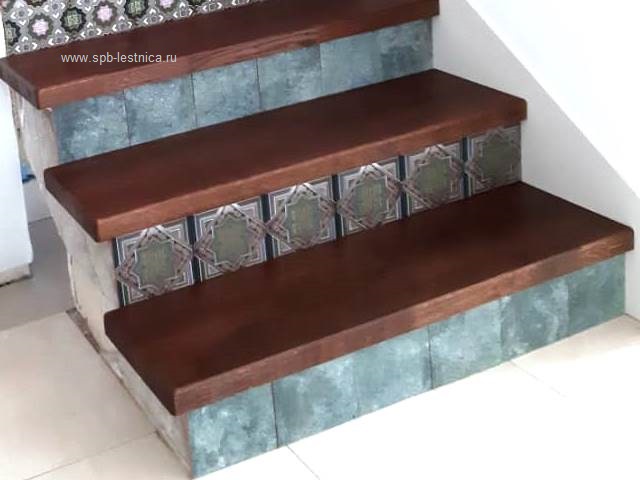облицовка лестницы из бетона деревом и плиткой