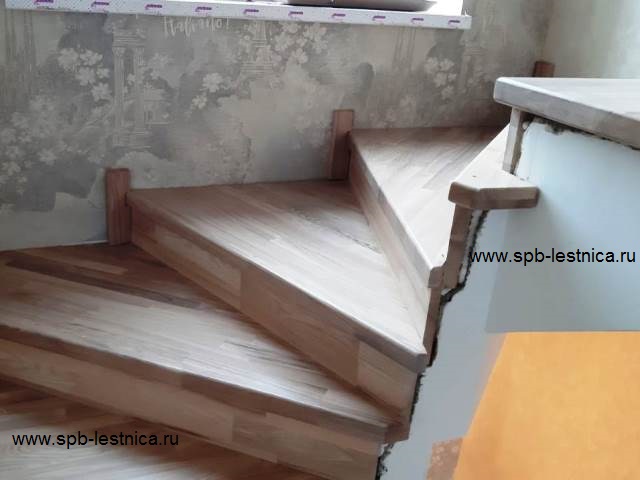 облицовка бетонной лестницы деревом из дуба