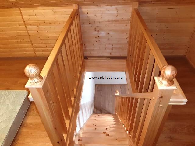 деревянная лестница на 2 этаж дачи