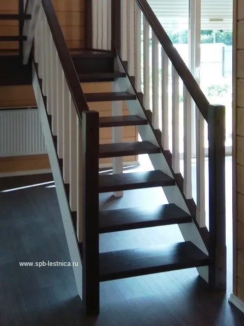 межэтажная лестница из дерева