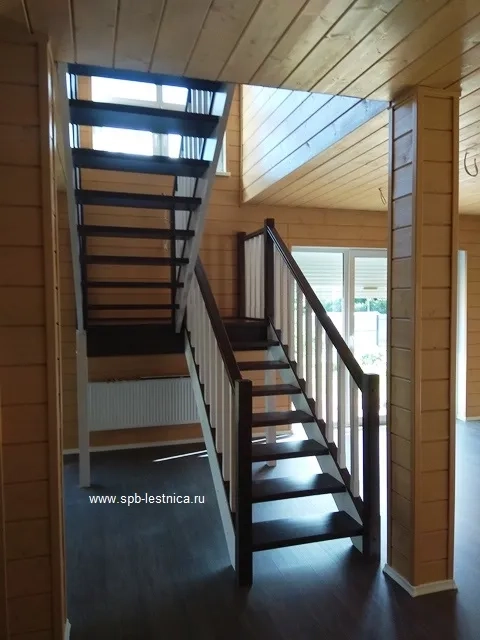 межэтажная лестница из дерева