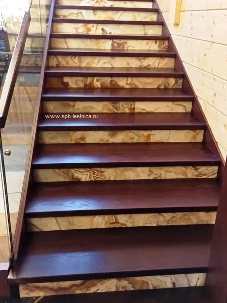 дизайнерская отделка 2 лестниц из металла