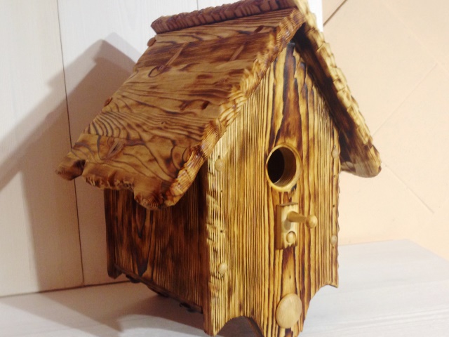 деревянный скворечник для птиц