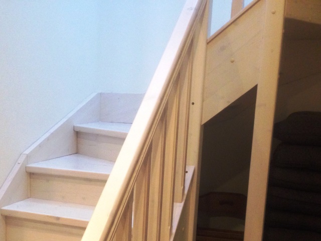 поворотная лестница на 2 этаж дома