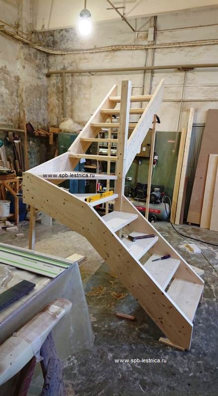изготовление лестницы с двумя забежными ступенями