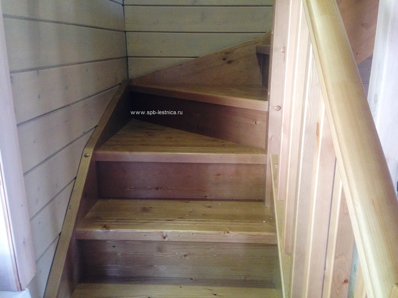 лестница 90 градусов с двумя забежными ступенями