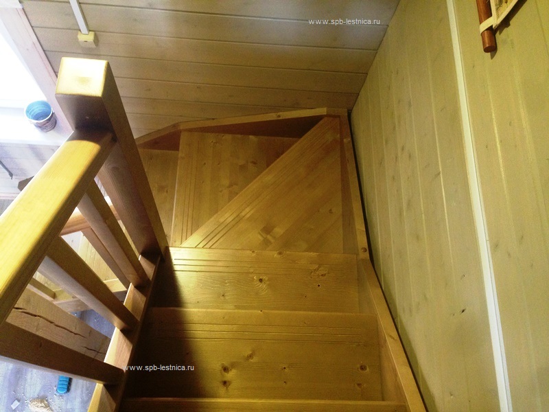 лестница 90 градусов с двумя забежными ступенями